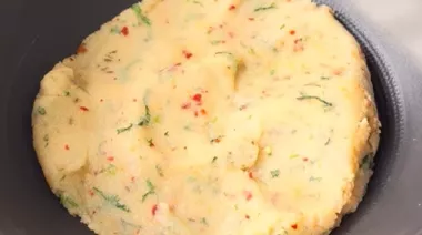 Crispy non-fried suji kachori served hot with spicy hung curd-paneer filling 1